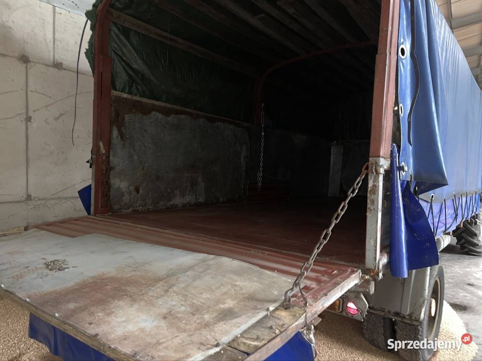 Przyczepę jednoosiowa z plandeką na bliźniaku nieuszkodzony Wieluń