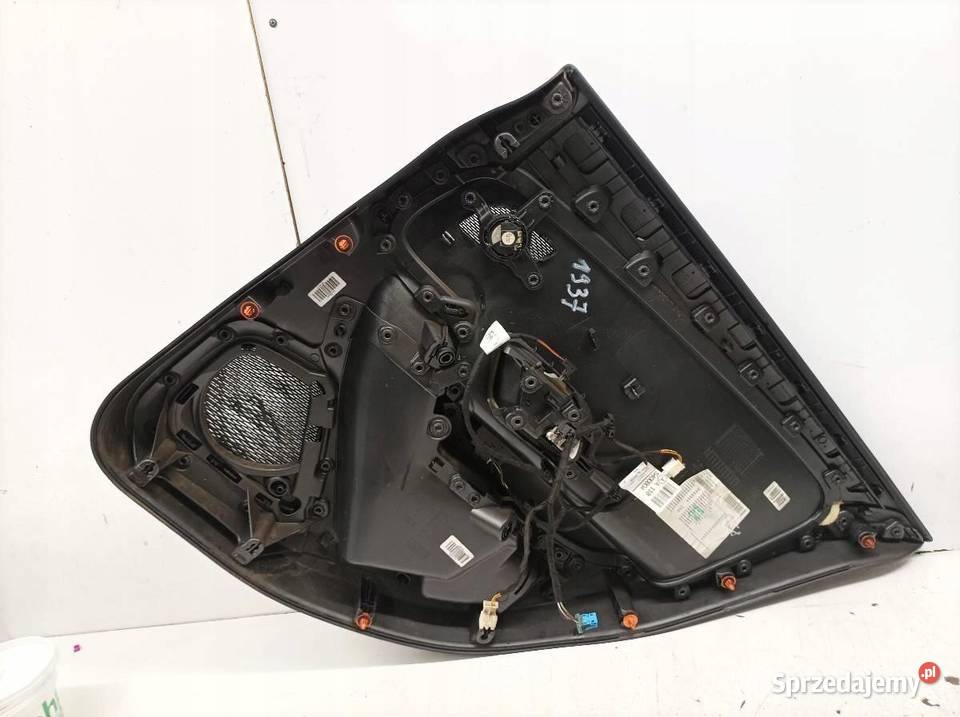 TAPICERKA BOCZEK LEWY TYŁ SEDAN BURMESTER