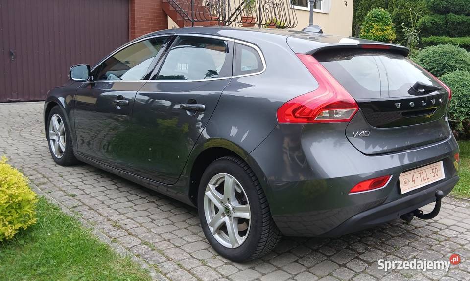 Volvo v40 momentum bezwypadkowy