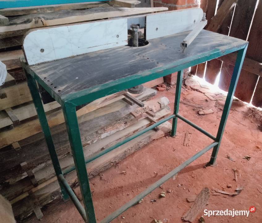 Frezarka z frezami stolarskimi Ząbrowo