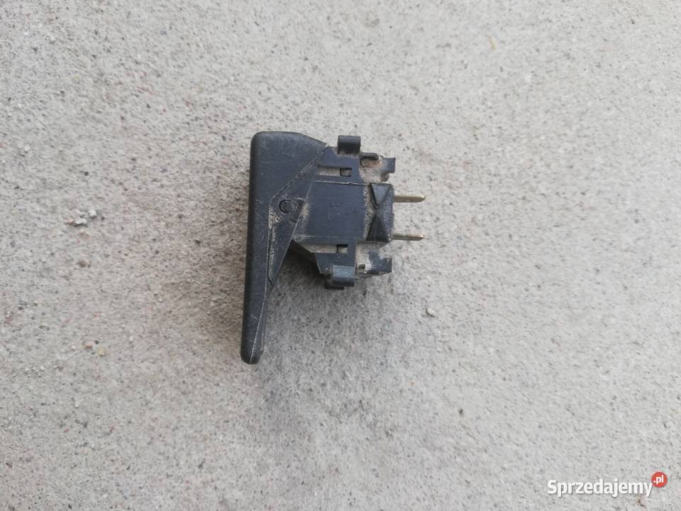 Włącznik grzanej tylnej szyby fiat 126p Trzemeszno