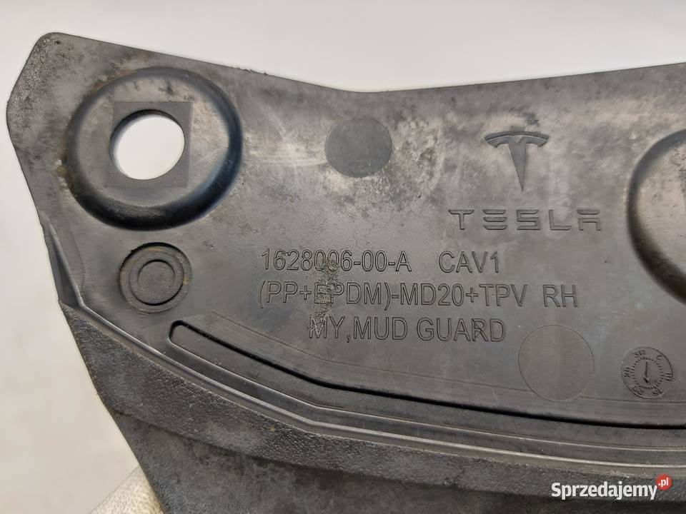 TESLA MODEL Y 2023r Chlapacz przód prawy