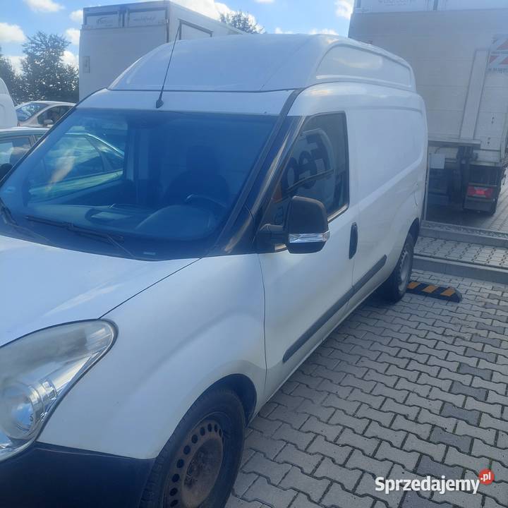 Opel Combo w mega promocyjnej Rok produkcji 2016 Lublin sprzedam
