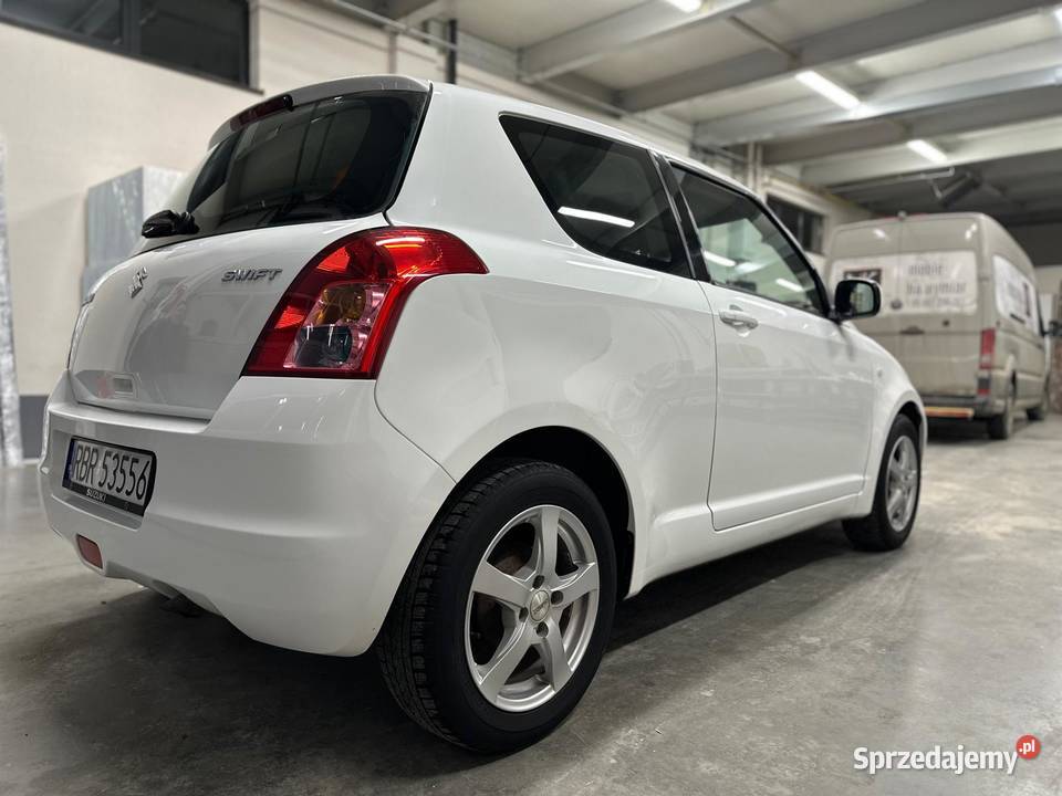 SUZUKI SWIFT 13 Benzyna 2009 sprowadzone z Rok produkcji 2009 Haczów