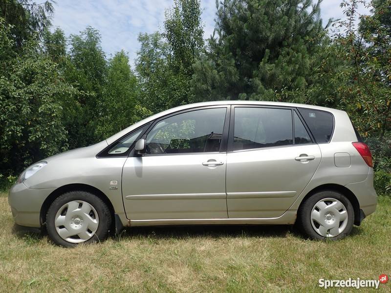 Sprzedam niezawodną Toyotę Corollę Verso CD Korfantów sprzedam