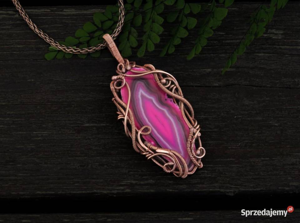 Wisiorek z różowym agatem rękodzieło Wieliczka