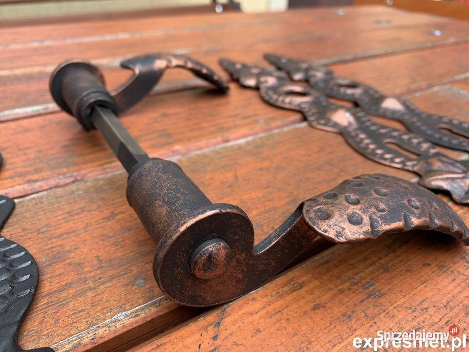 Piękna KUTA KLAMKA z długim szyldem klamka kuta Klamki i uchwyty Rzeszotary