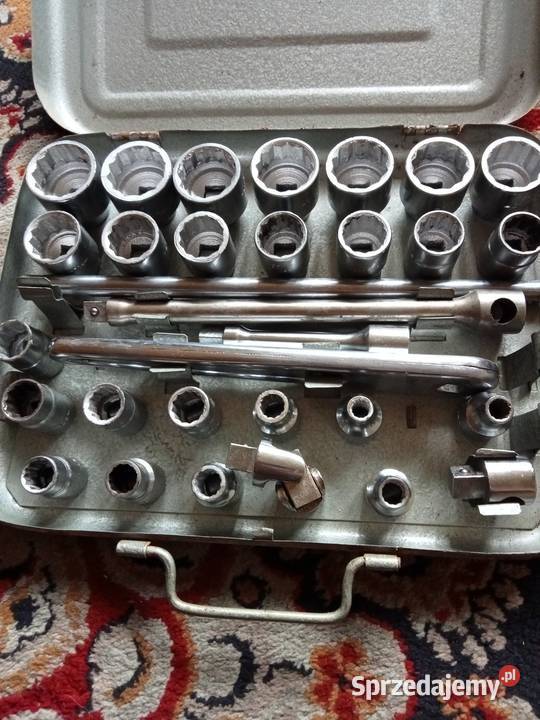 Komplet nieużywanych kluczy nasadowych z PRLu Sosnowiec