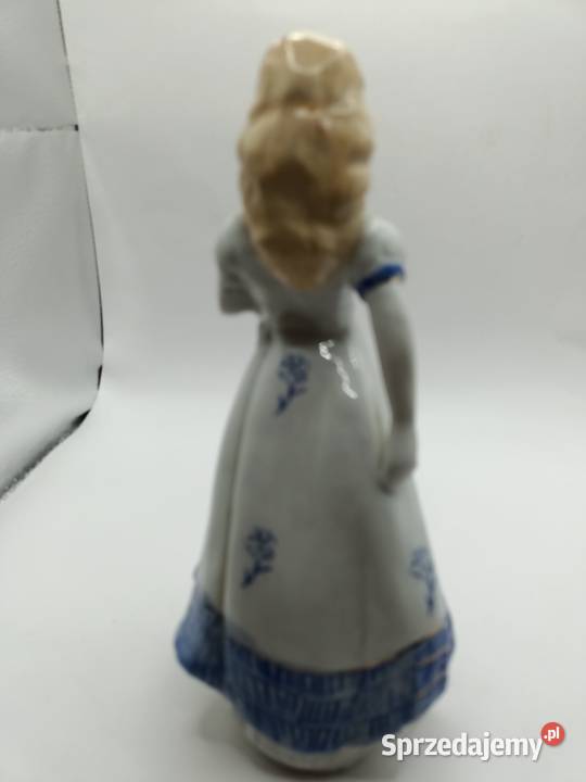 Figurka dziewczyna blondyna w długiej sukni z Zamość