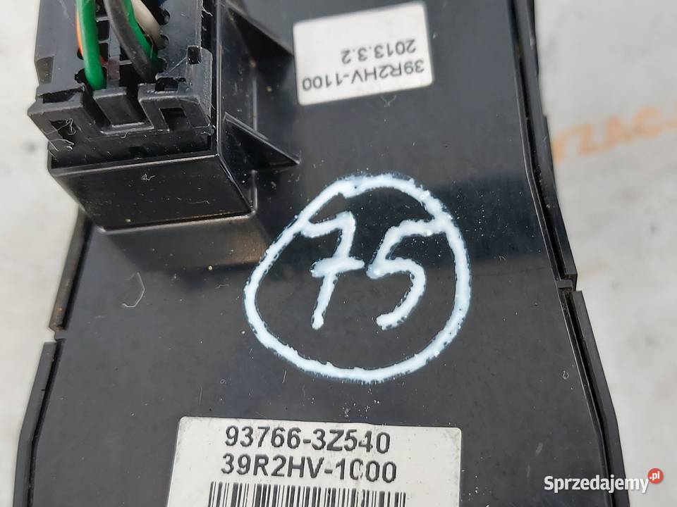 HYUNDAI i40 BLUE 13r przycisk hamulca ręcznego Panele sterowania, przełączniki świętokrzyskie Kielce sprzedam