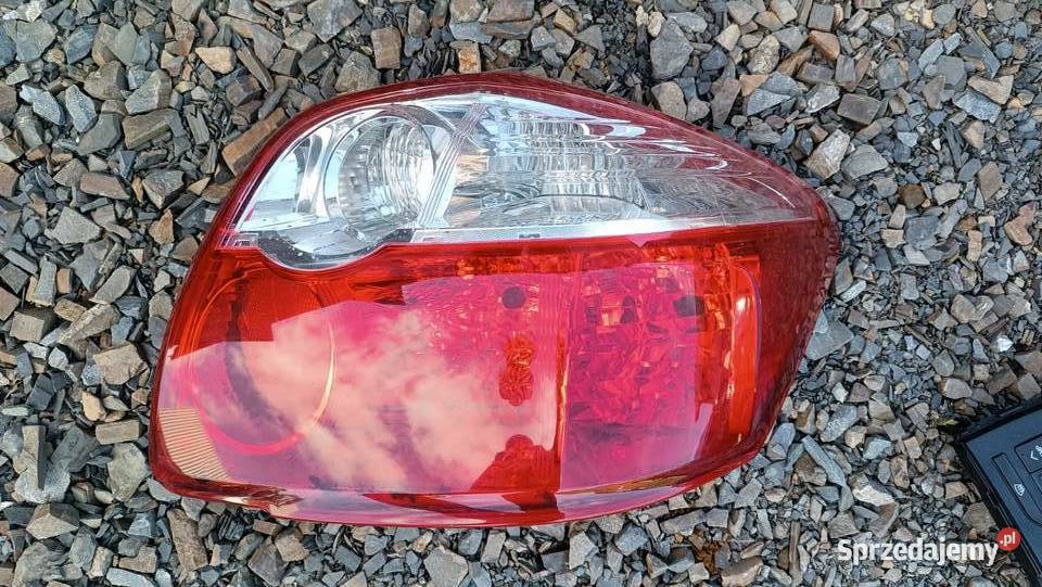 Lampa prawa tylna Toyota Auris I lift osobowe sprzedam