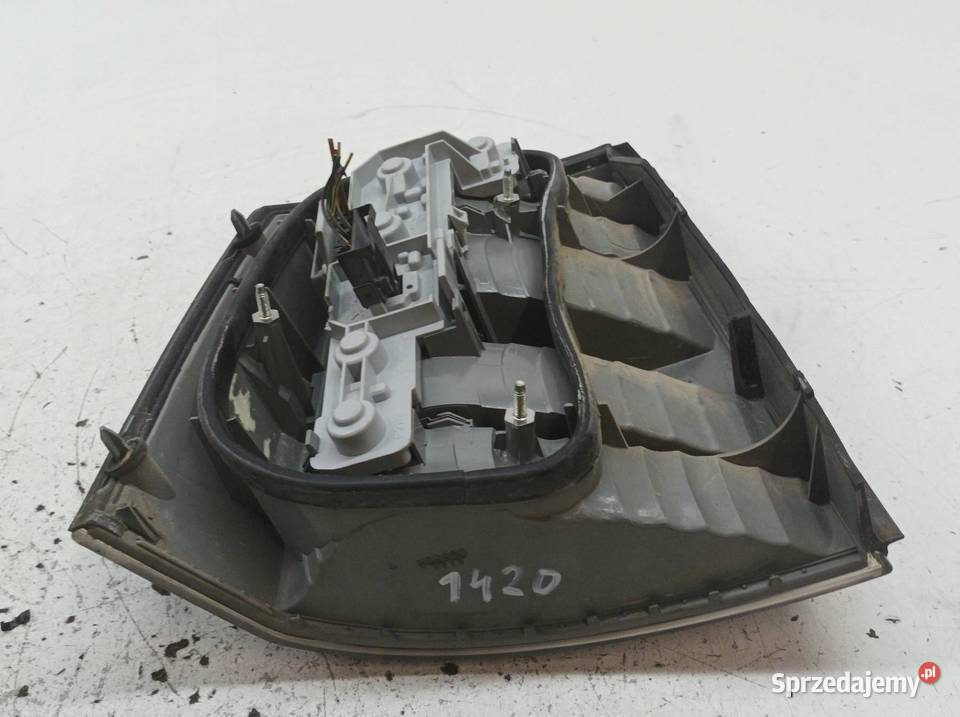 LAMPA TYŁ PRAWA LIFT Opel Vectra III 20022008 C Lampy tylne