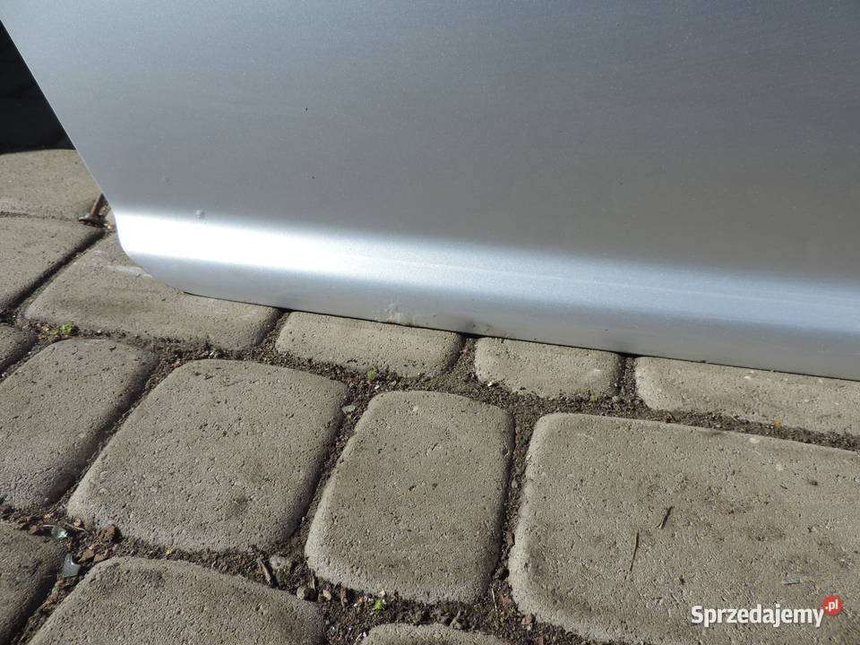 VOLKSWAGEN GOLF IV 5D DRZWI PRAWY TYŁ LA7W Nowy Sącz