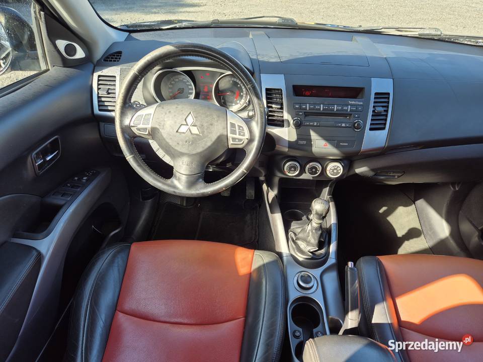 Mitsubishi Outlander 4x4 22d 156 183 7 osób 6 Rok produkcji 2008 Bujaków sprzedam
