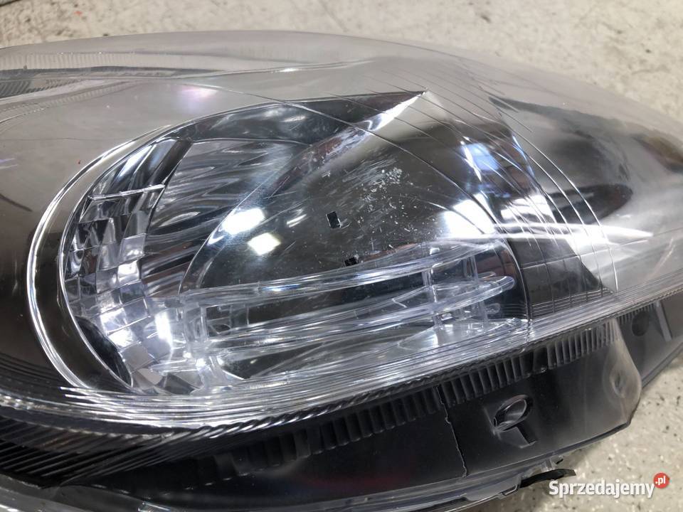 FIAT Grande Punto 012009022012 Reflektor lampa Skarżysko-Kamienna sprzedam