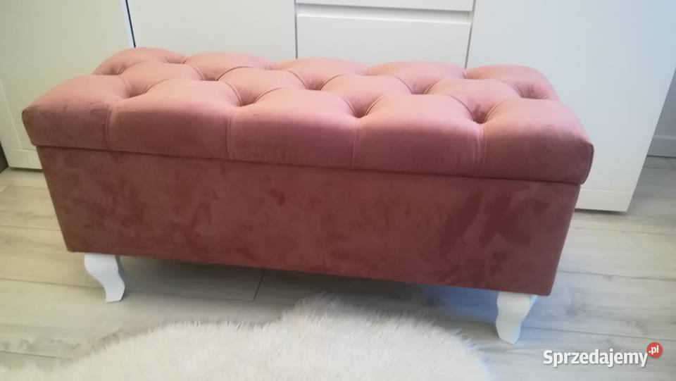 Pufa pikowana krysztalkami Meble