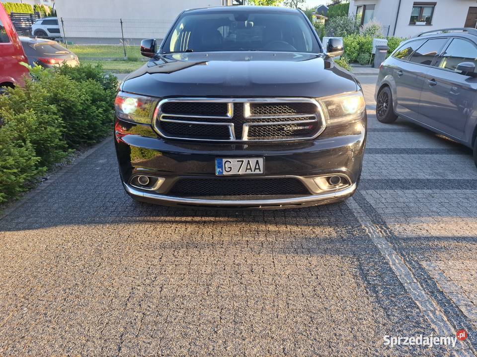Czarny dodge