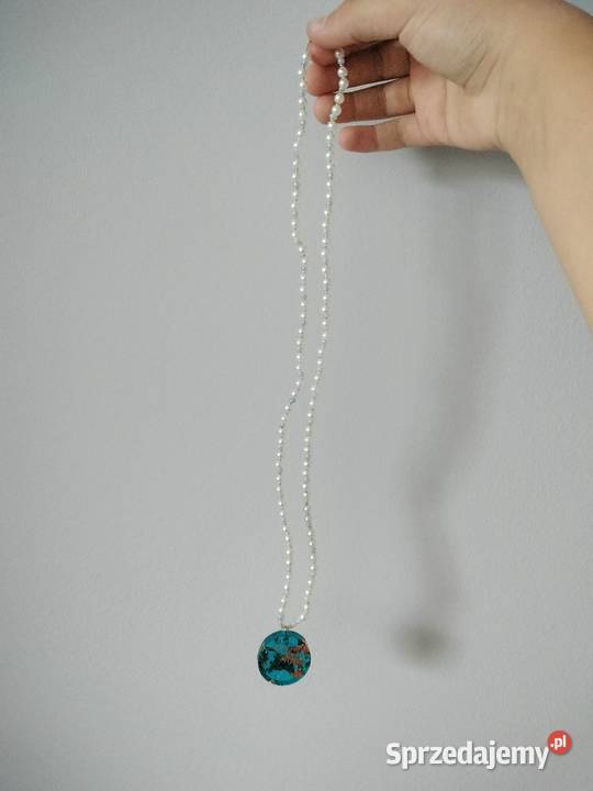 Ręcznie robiony naszyjnik z koralików i żywicy
