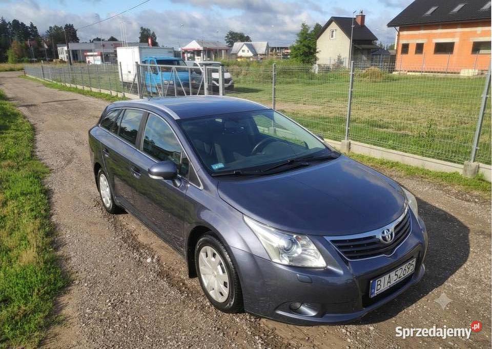 TOYOTA AVENSIS T27 III 18 benzyna 2009r 156 manualna Białystok sprzedam