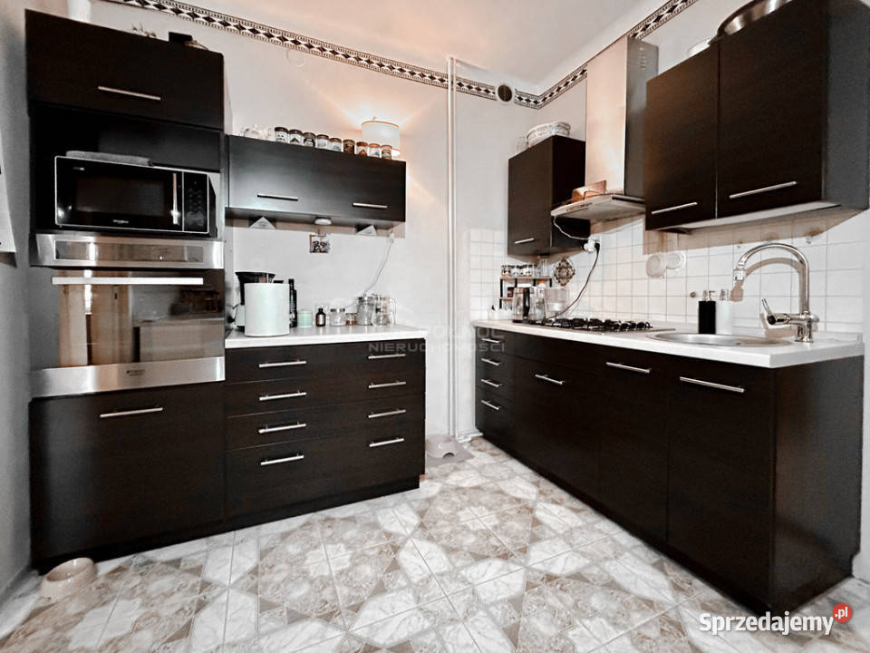 Funkcjonalny dom z basenem w Tomaszowie Rok budowy 1962 Tomaszów Lubelski