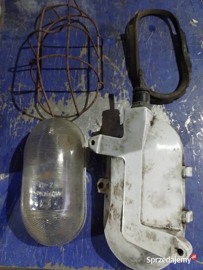 Lampa PRL piwnica bunkier włacznik bakelitowy świętokrzyskie Szydłów
