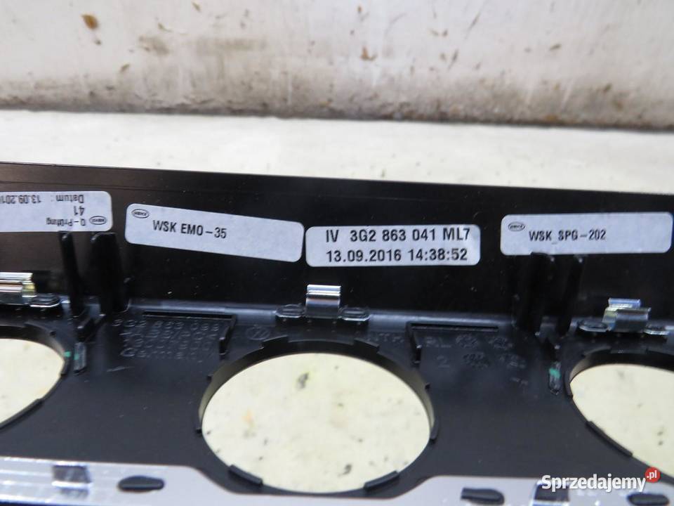 RAMKA PANELU KLIMATYZACJI PASSAT B8 3G2863041