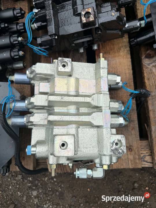 Rozdzielacz hydrauliczny trzysekcyjny HYSTER śląskie Antonie