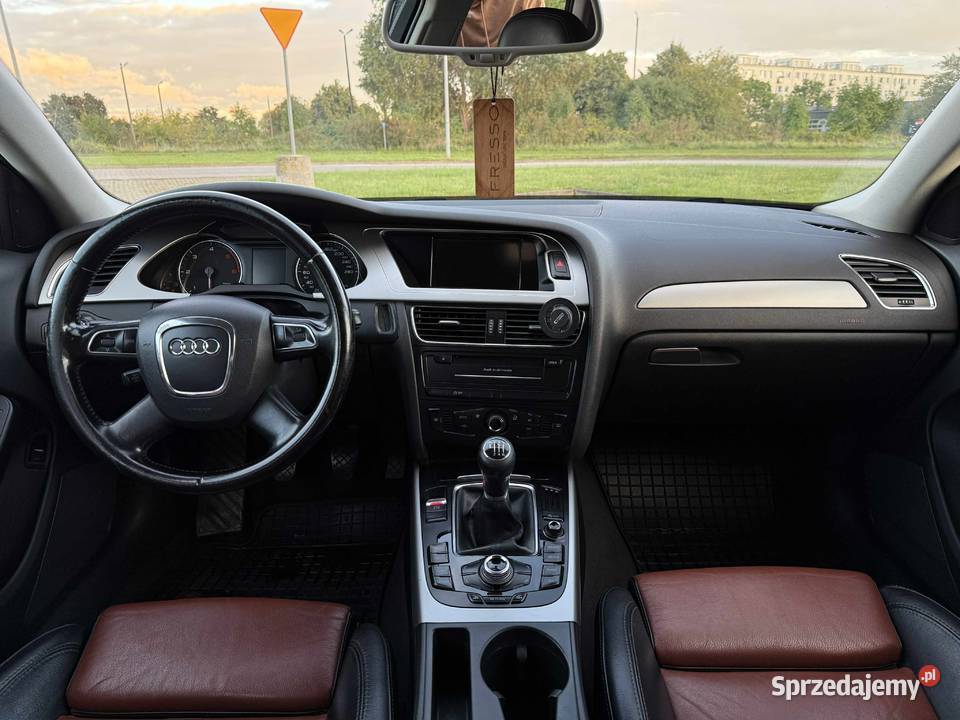 Piękne perłowe Audi A4 B8 skórzana tapicerka