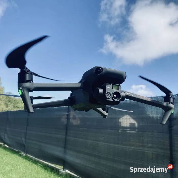 Poszukiwanie zwierząt i ludzi dronem z kamerą