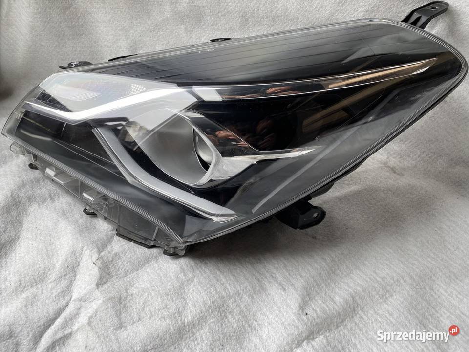 Lampa lewy przód Toyota Yaris III Lift 1719 Rok produkcji 2018 Jasienica sprzedam