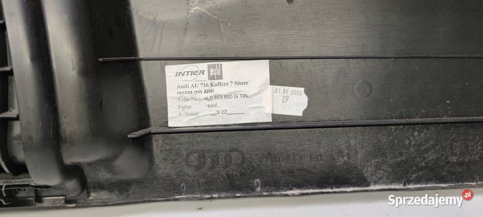 BOCZEK BAGAŻNIKA PRAWY AUDI Q7 4L 4L0863880G Przystajń
