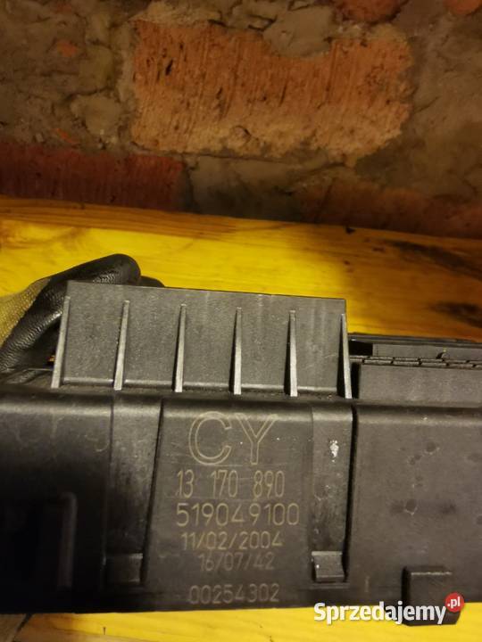 Moduł BSI bezpieczników 13170890 Opel Vectra C