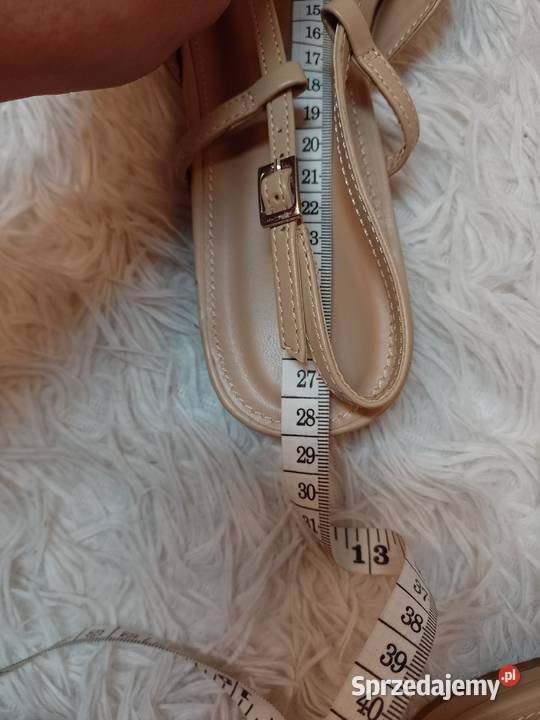 42 Beżowo czarne baleriny wieczorowe z odkrytą Kraków