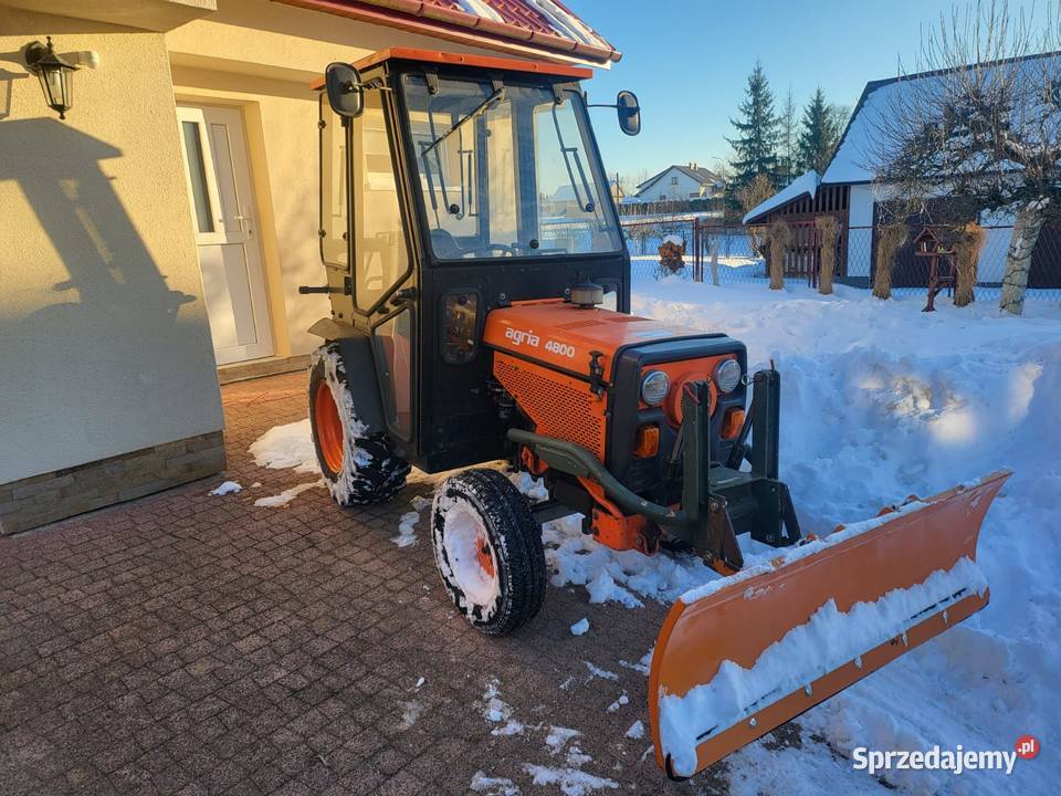 Ciągnik rolniczy AGRIA 4800 plus pług do Pozostałe Zarszyn