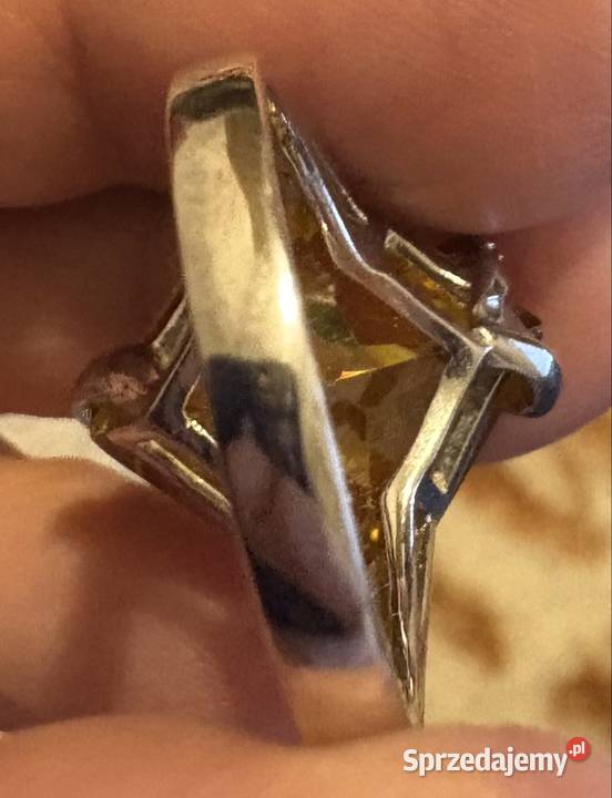 Piękny srebrny pierścionek z dużym cytrynem i Piaseczno