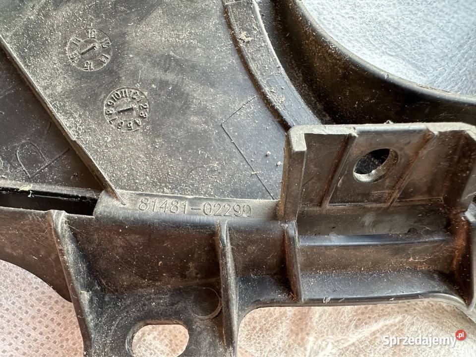 Toyota OE 8148102290 Kratka halogenu prawa AURIS osobowe