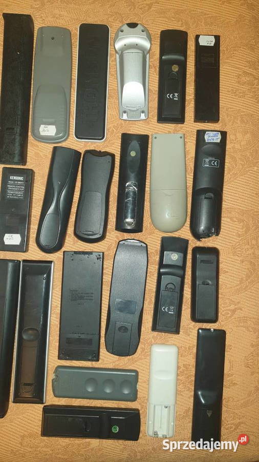 75 sztuk różnych starszych pilotów VIDEO TV Warszawa