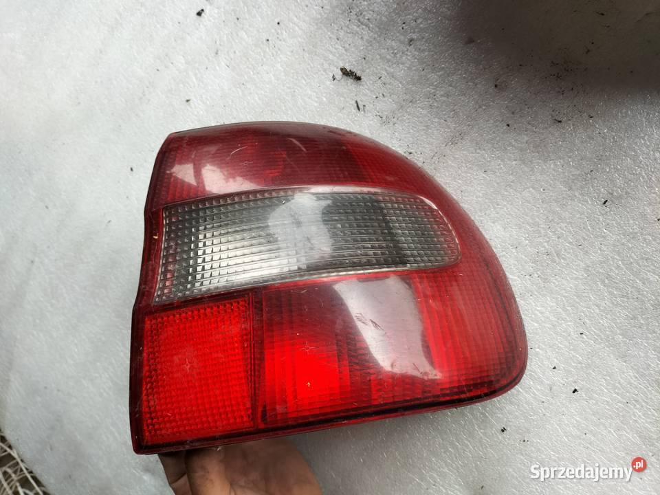 VOLVO V 40 V40 LAMPA TYŁ TYLNA PRAWA