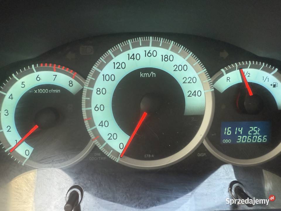 Sprzedam Toyota Corolla Verso 18 benzyna 2006 7 306000km Mszczonów