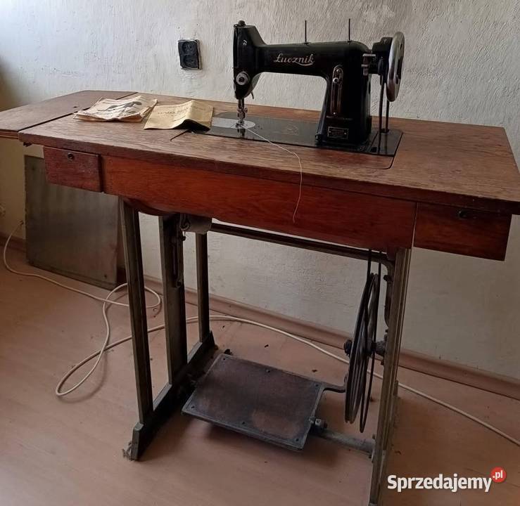 Stojąca Maszyna do szycia Łucznik Lębork