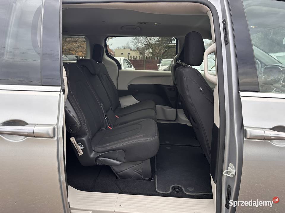 Chrysler Pacifica 36t8 miejscFV 23Zamiana światła do jazdy dziennej mazowieckie Warszawa