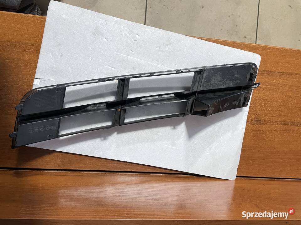 Wlot powietrza w zderzaku AUDI Q7 6502070040918P osobowe Łazy