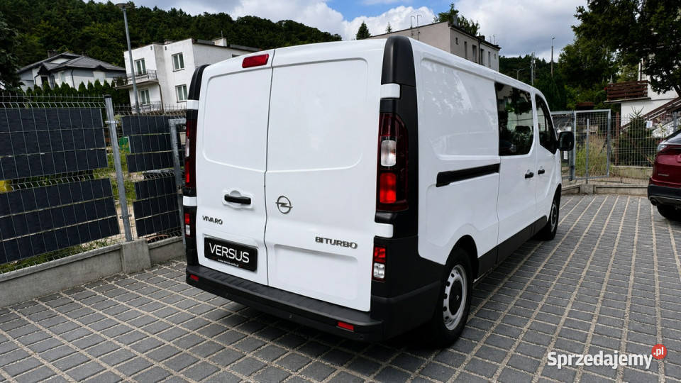 Opel Vivaro 16 CDTi 125 5osobowy przeszklony nieuszkodzony