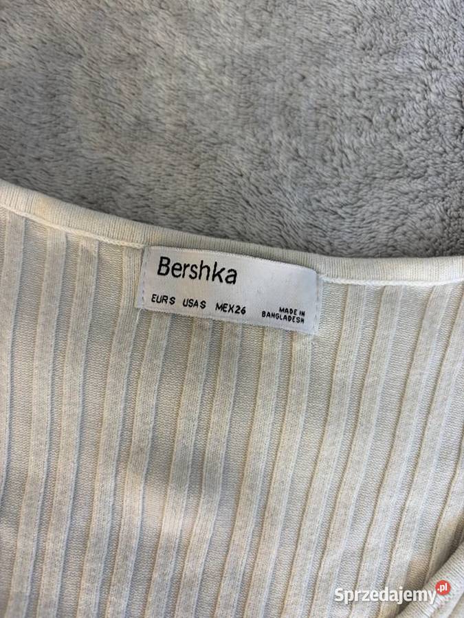 Biała bluzka koszulka crop top z krótkim rękawem podkarpackie