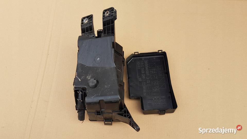 PUSZKA SKRZYNKA BEZPIECZNIKÓW R TOYOTA RAV4 0612 Międzychód sprzedam