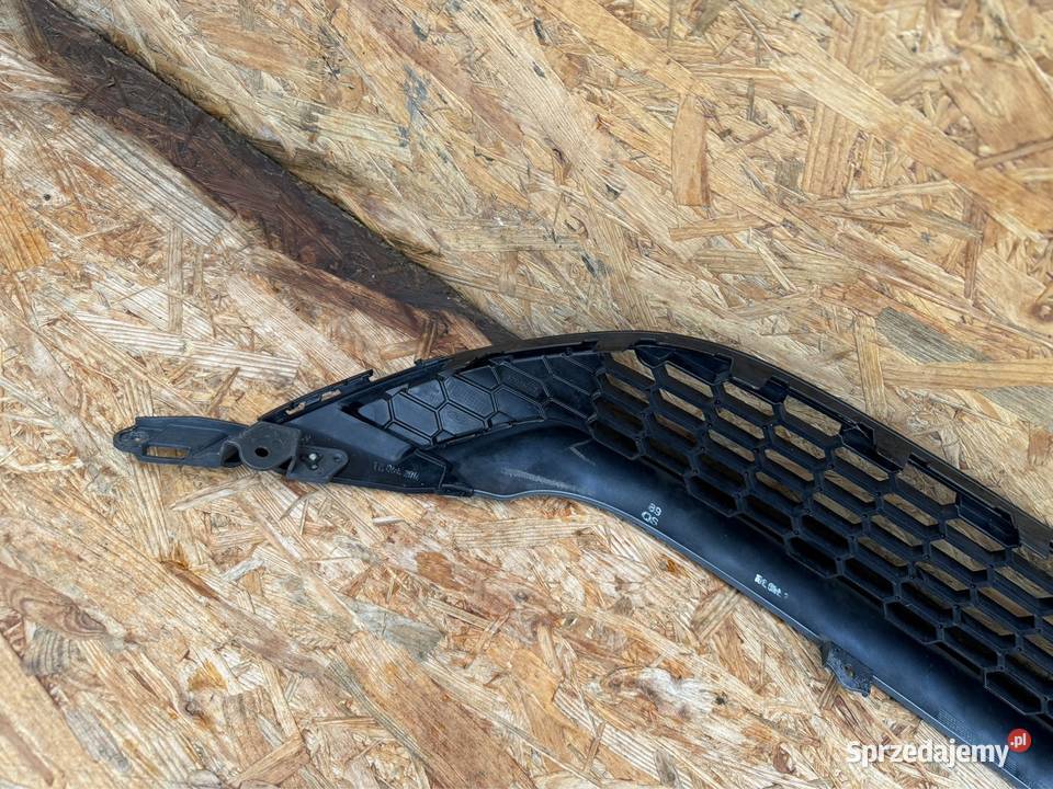 Środkowa kratka dolna zderzaka przód spoiler Rok produkcji 2017 Międzychód