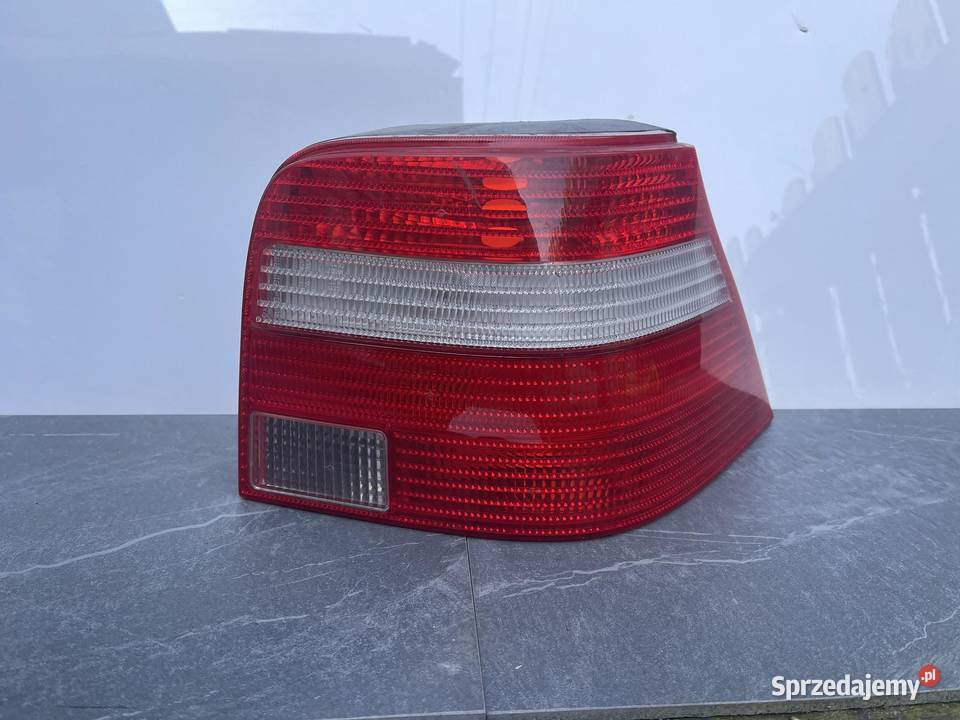 VW GOLF 4 PRAWA LAMPA TYŁ Ostroróg