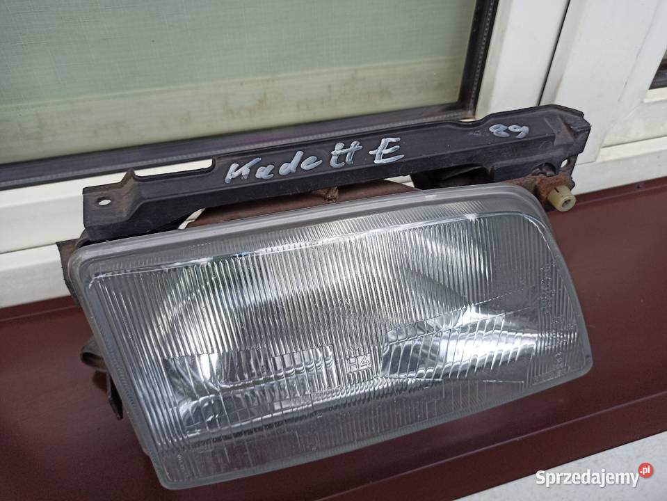 Opel Kadett E lampa przednia prawa reflektor osobowe Sieradz