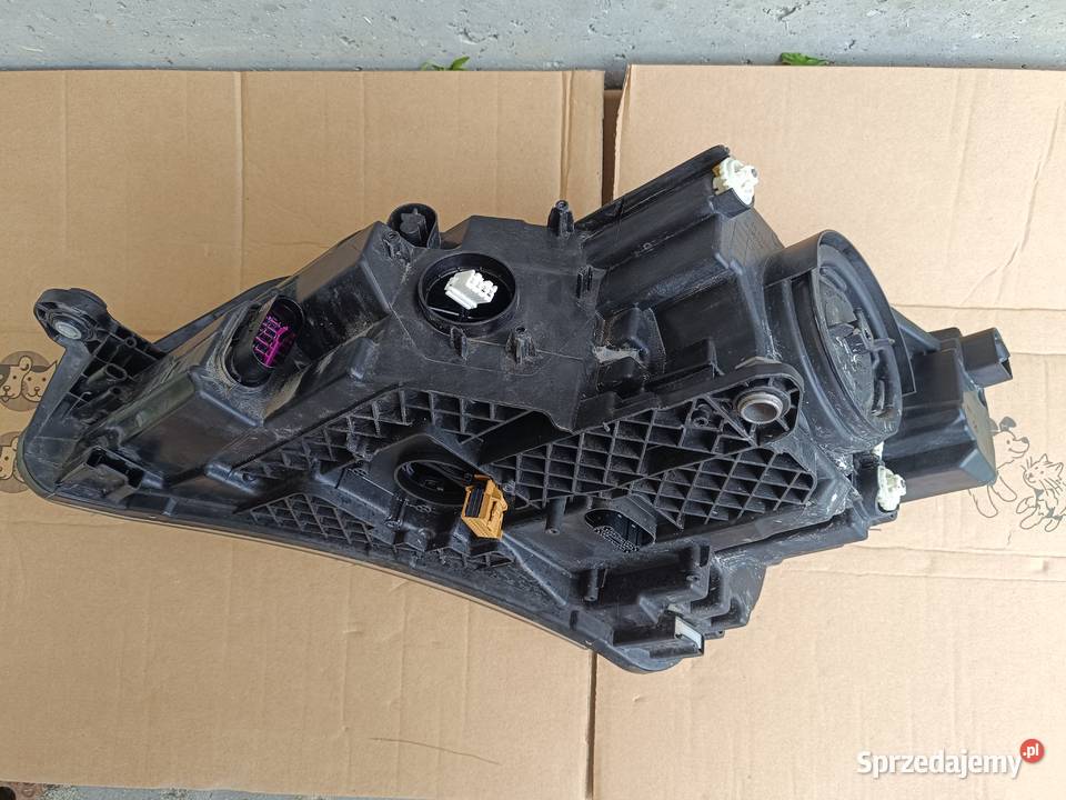 Skoda Superb III lampa prawa przód 3V1941016A małopolskie