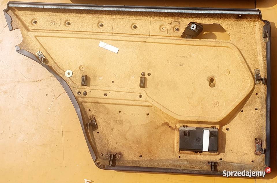 MERCEDES W124 BOCZKI DRZWI TAPICERKA CZARNA Radom